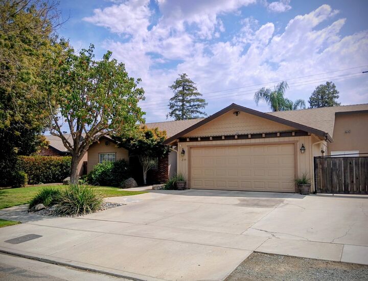 Property Photo:  235 Mark Twain Avenue  CA 93274 