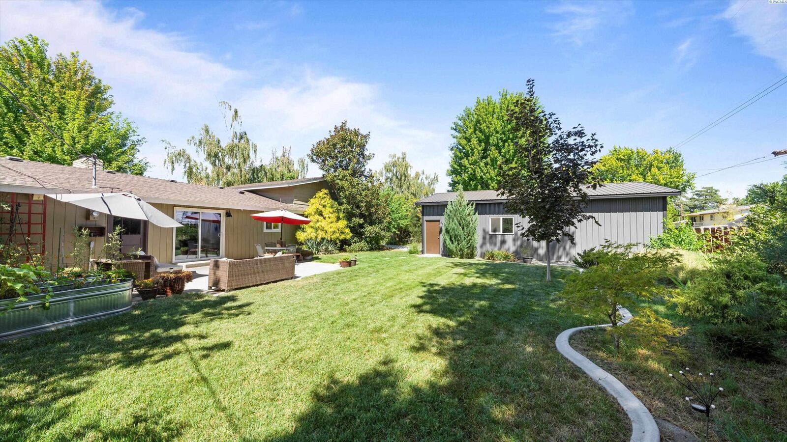 Property Photo: 1630 Birch WA 99354