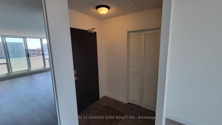 Photo de la propriété:  2 Glamorgan Avenue 1005  ON M1P 2M8 