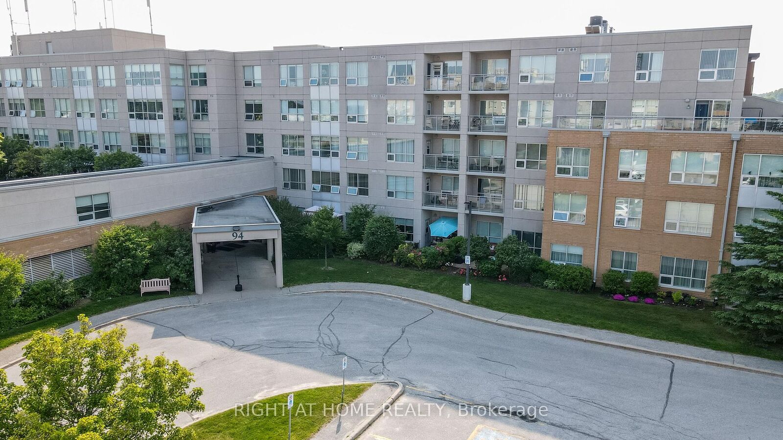 Property Photo: 94 Dean Avenue 417 ON L4N 0M3