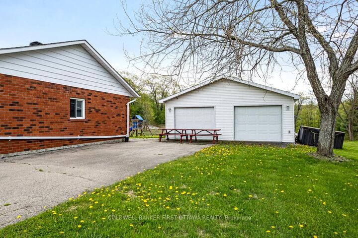 Property Photo: 467 Lake Eloida Road ON K0E 1Y0