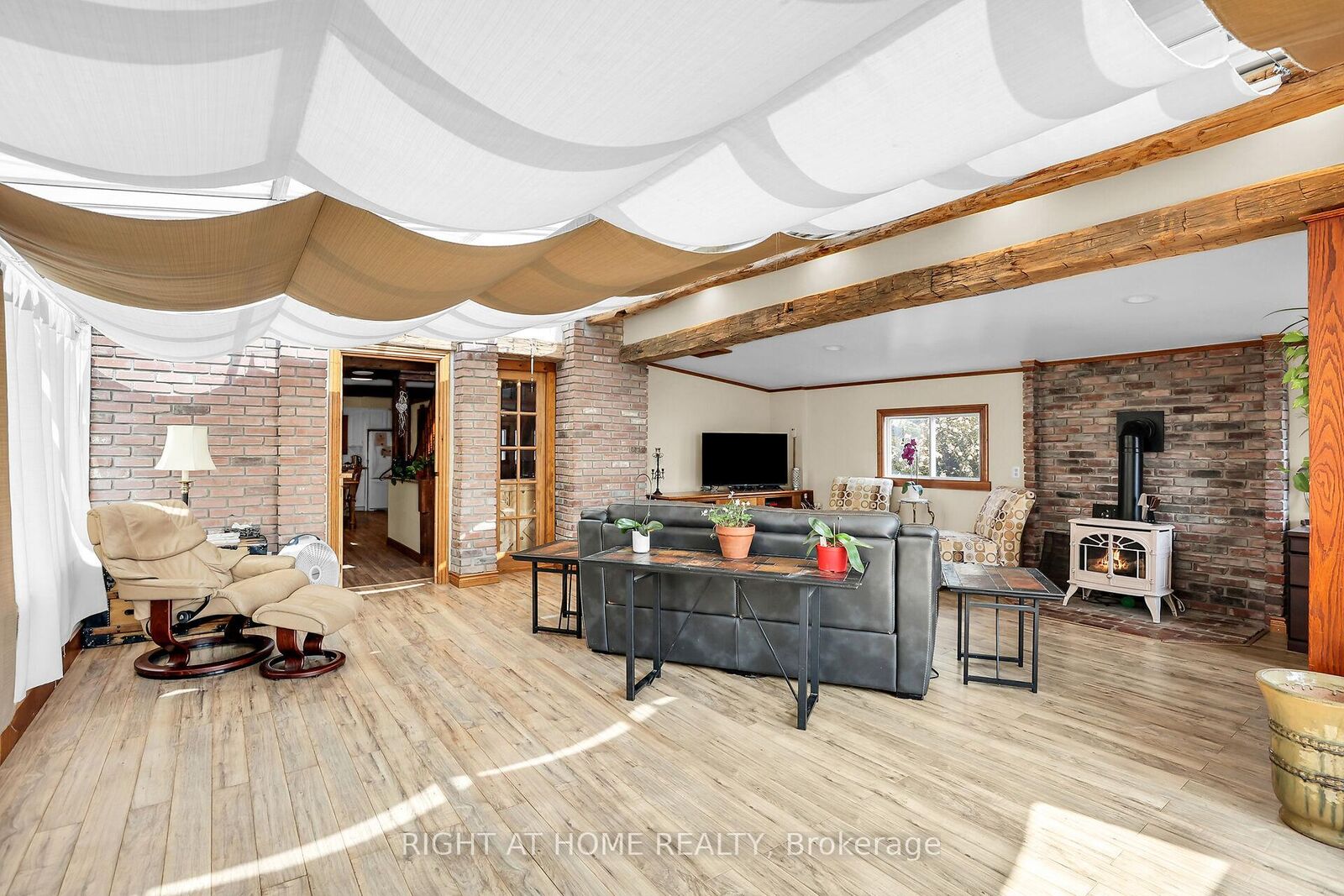 Property Photo: 1027 Niagara Stone Road ON L0S 1J0
