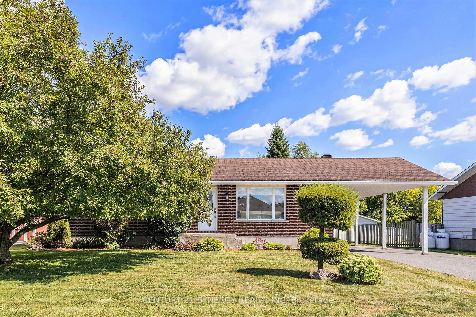 Property Photo: 120 Caledonia Road ON K0C 2B0