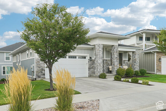 Property Photo: 10684 S Ridge Way E 19 UT 84092