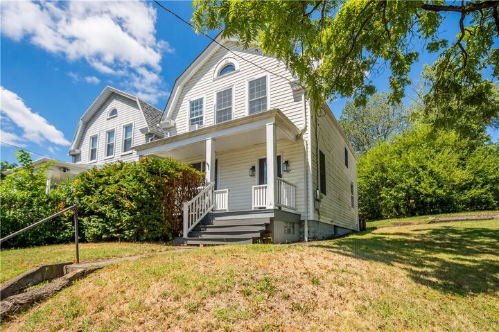 Property Photo: 1404 Hillsboro St PA 15204