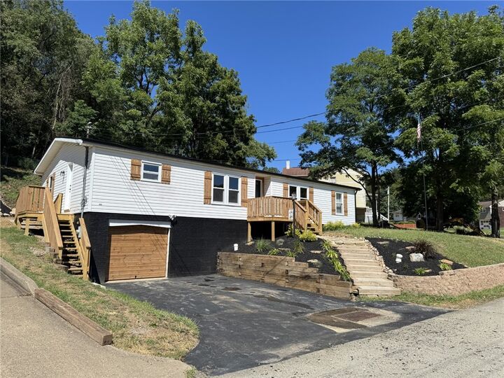 Property Photo: 105 Stella Dr PA 15085