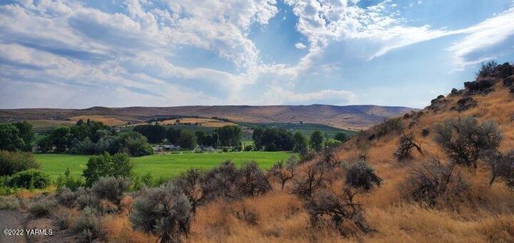 Property Photo:  170 Mahoney Rd  WA 98908 
