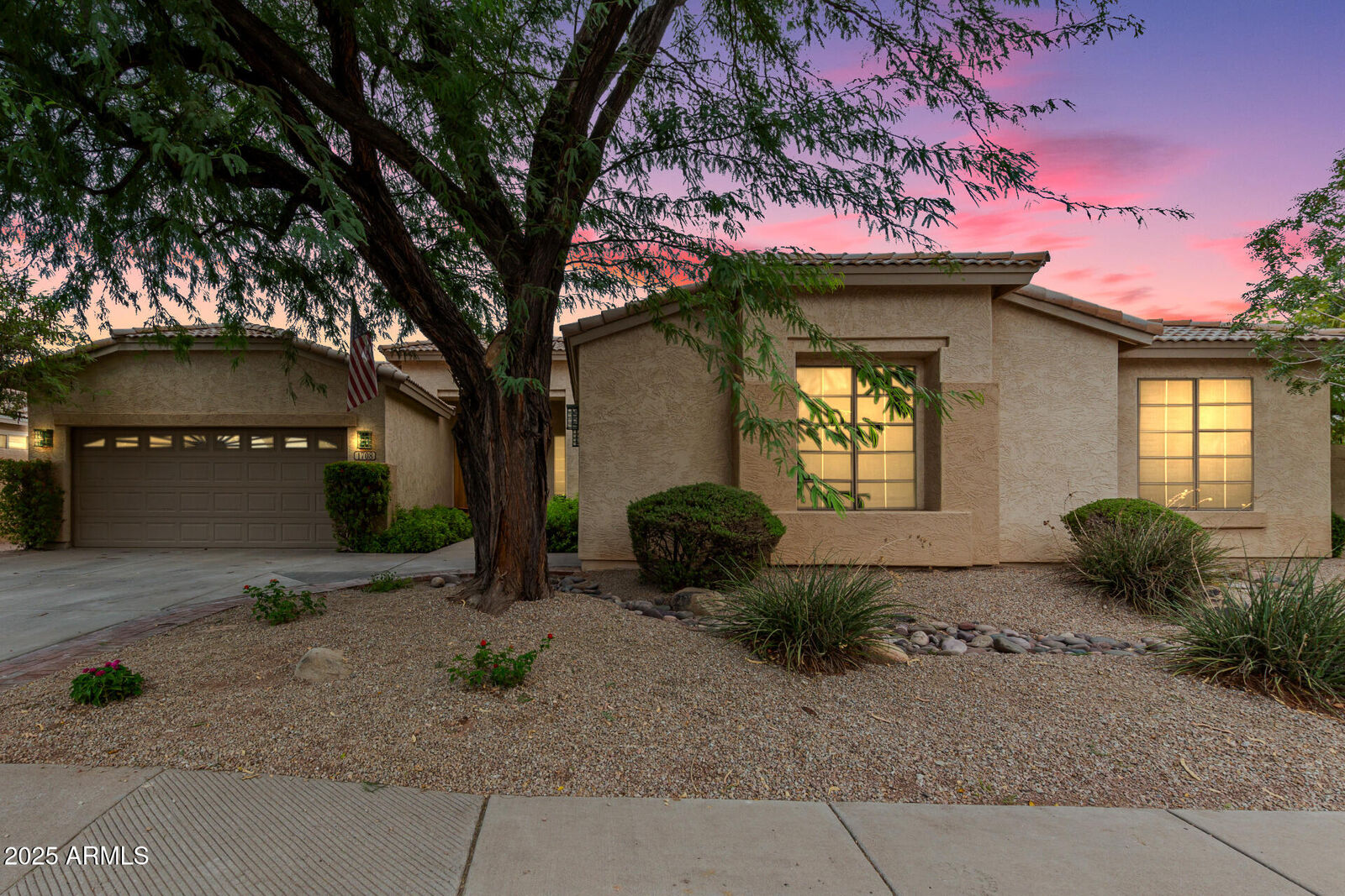 Property Photo: 1708 E Knoll Street AZ 85203