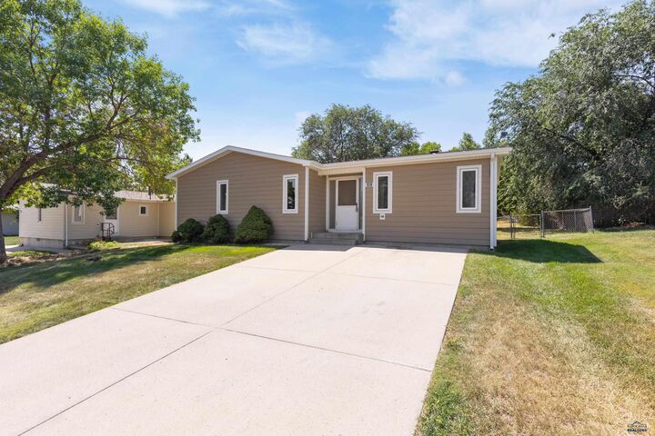 Property Photo: 1519 N 7th 1519 N 7th St SD 57701