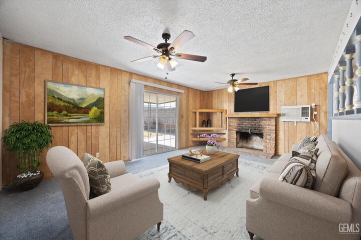 Property Photo: 205 Suzanne Lane CA 93268