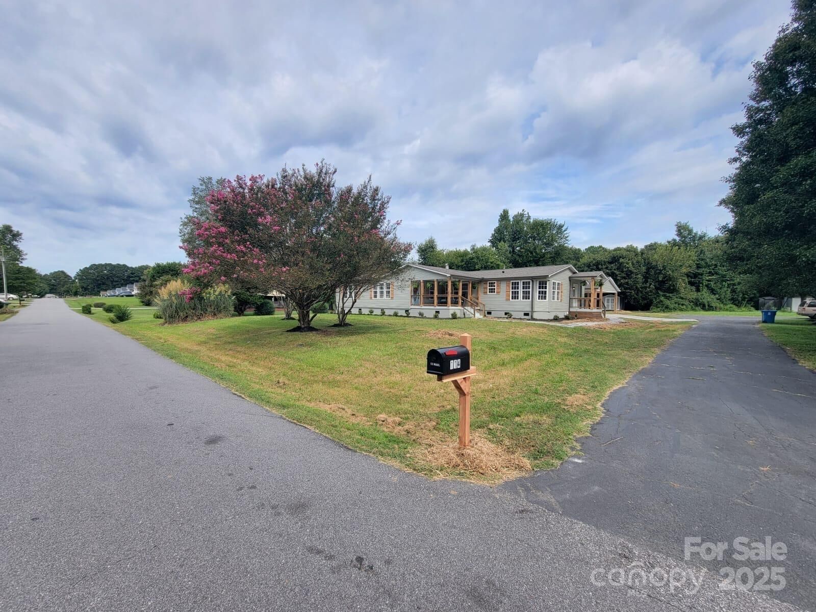 Property Photo: 114 Union Heights Boulevard NC 28146