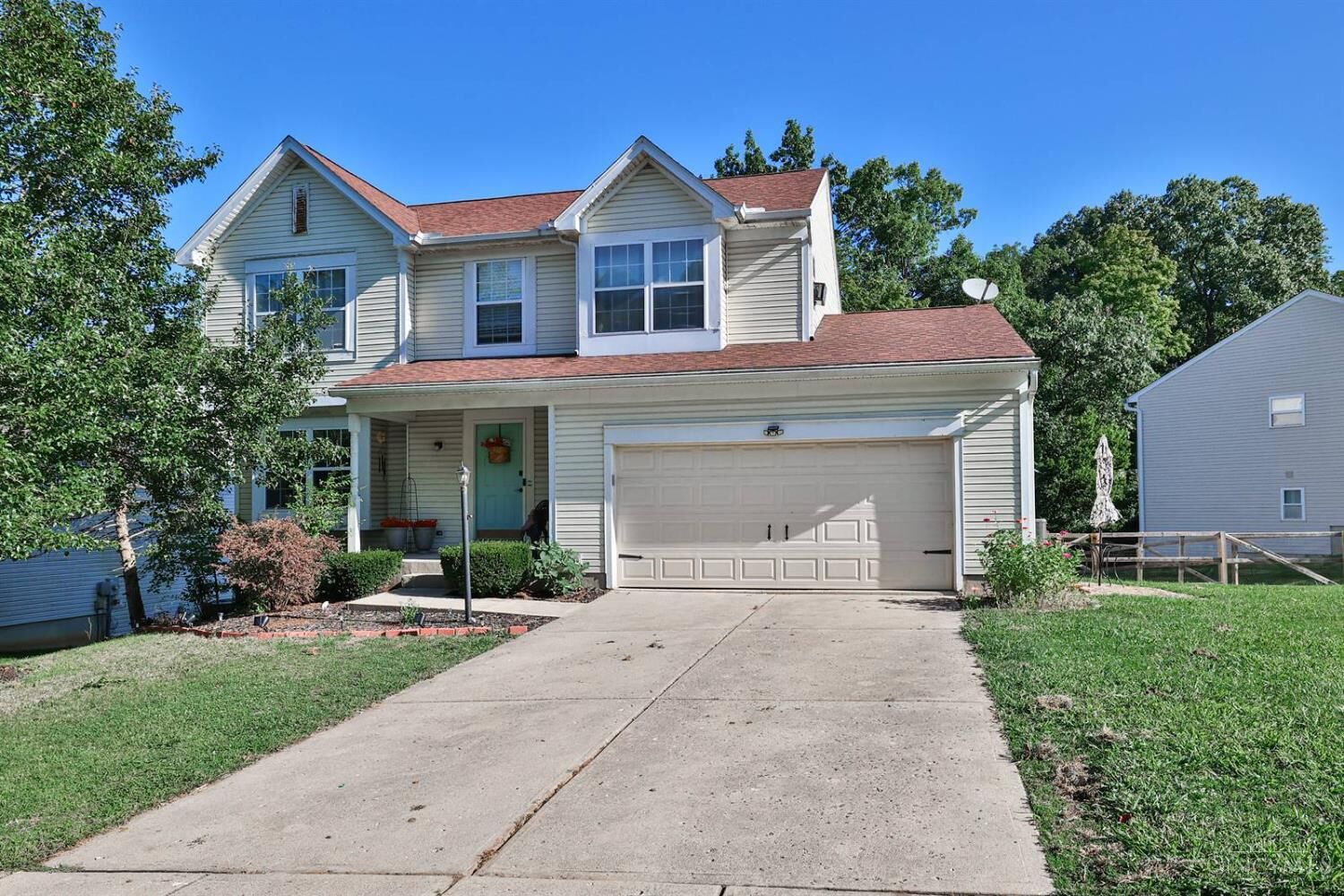 Property Photo: 2204 Woodacre Drive OH 45231
