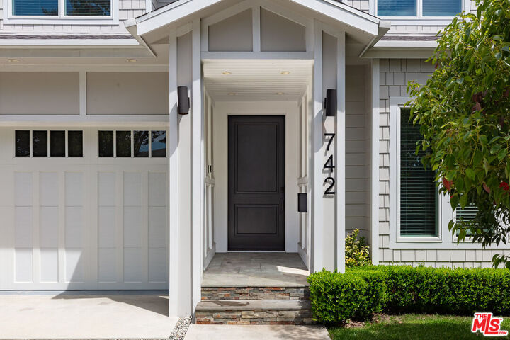 Property Photo: 742 N Detroit St CA 90046