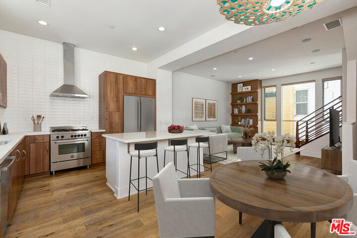 Property Photo: 2206 Fox Ln CA 90026