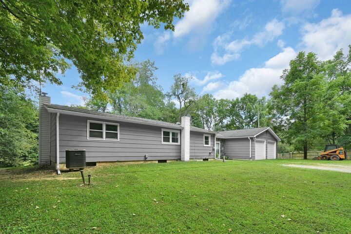 Property Photo: 2604 Sleepy Hollow SE Road OH 43056
