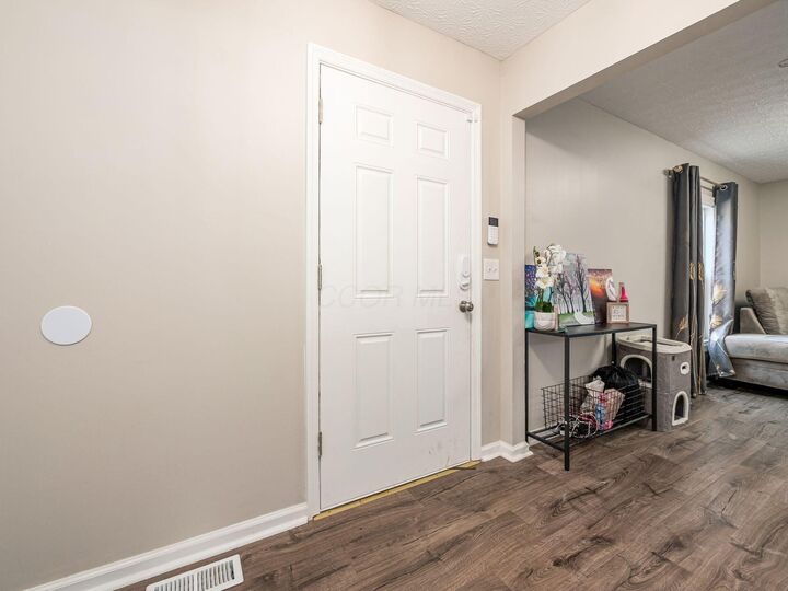 Property Photo: 2000 Candlenut Circle OH 43123