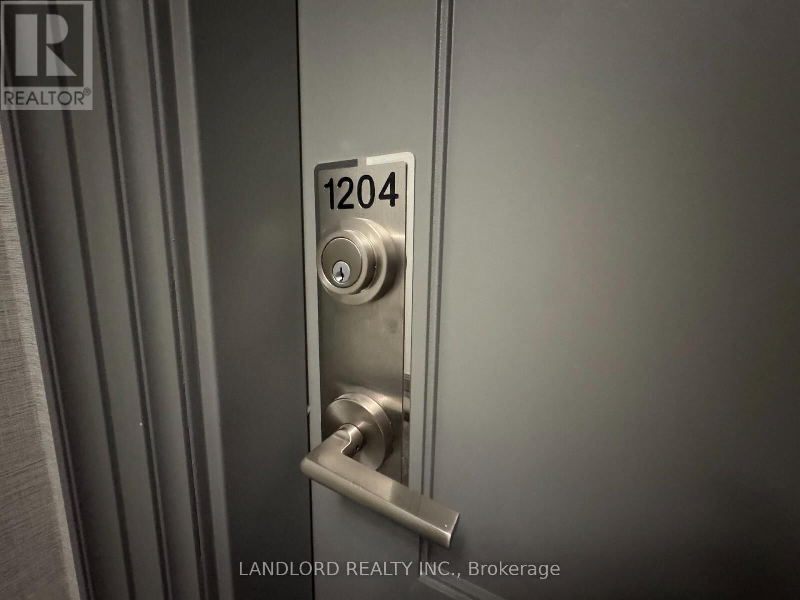 Property Photo: 30 Elm Drive West 1204 ON L5B 0N6
