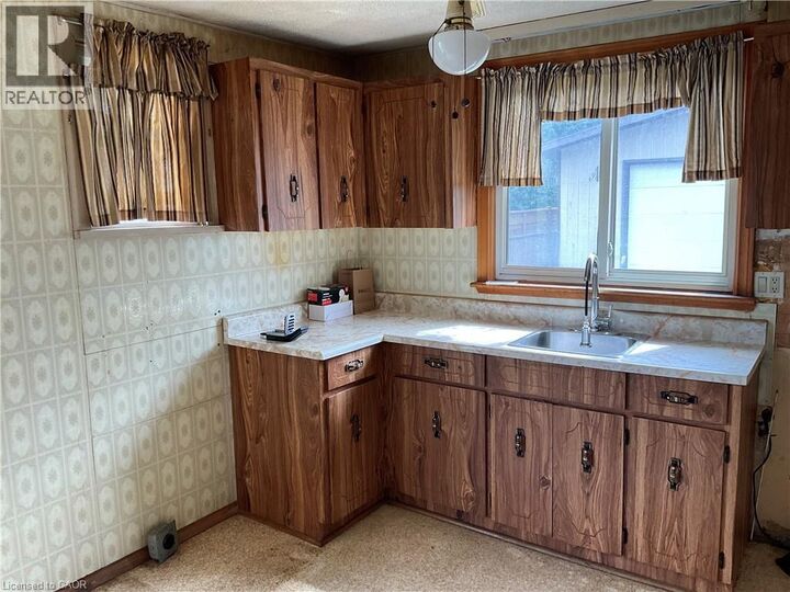 Property Photo: 20 Pemberton Avenue ON L8T 2J5