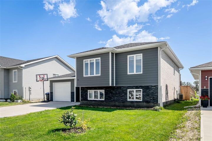 Property Photo: 22 Cresccentwood Drive MB R5G 2P9