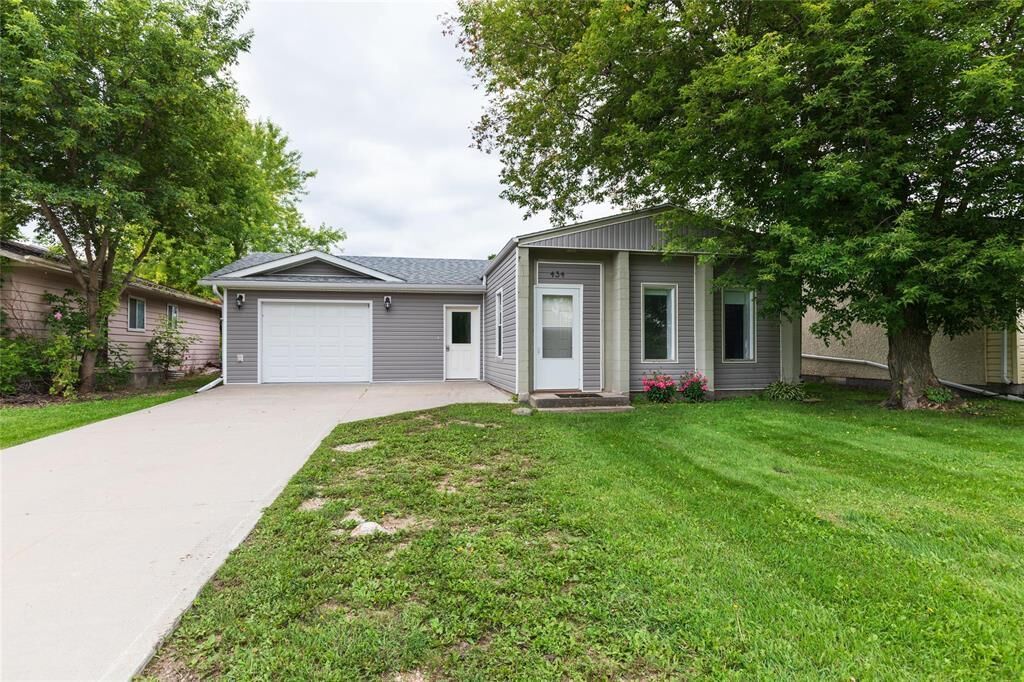 Property Photo: 434 Elmdale Street MB R5G 0J7