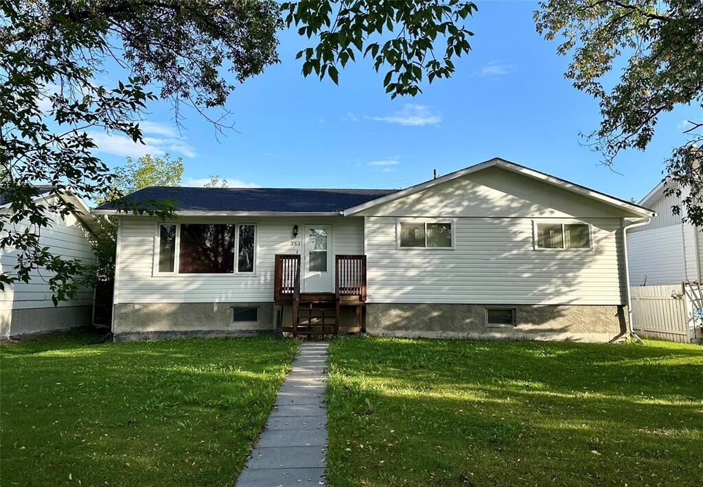 Property Photo:  353 7th Street East  MB R9A 1L6 
