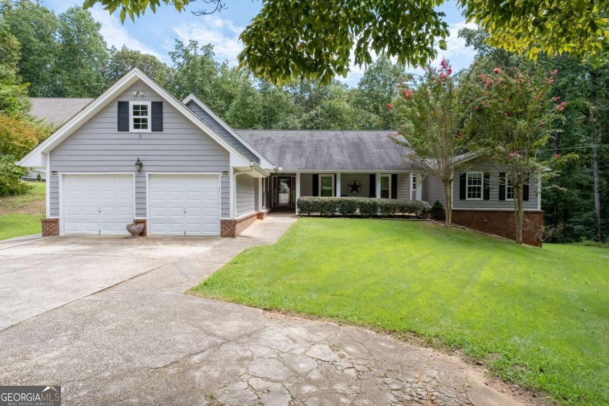 Property Photo: 4692 Yeager Road GA 30135