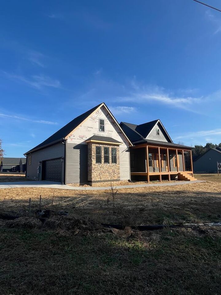 Property Photo: 1304 E Bowers Road GA 30721