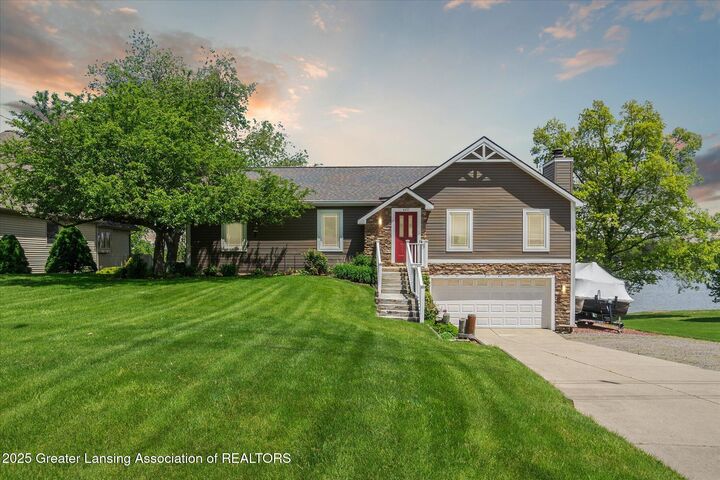 6637 Victoria Shore Drive  Laingsburg MI 48848 photo