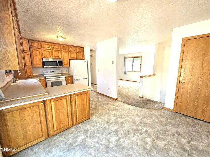 Property Photo:  67 17 Street E  ND 58601 