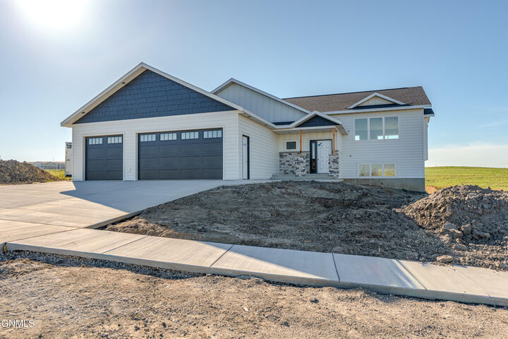 Property Photo:  3511 Silver Leaf Avenue NW  ND 58554 