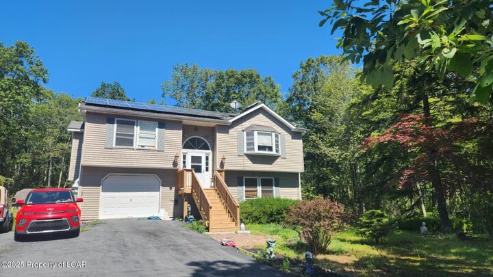 Property Photo: 104 Yvette Court PA 18328