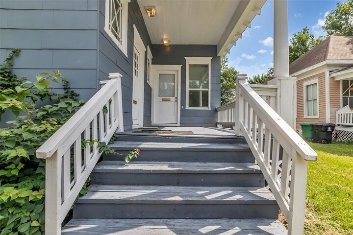 Property Photo: 4303 McKinney Street TX 77023