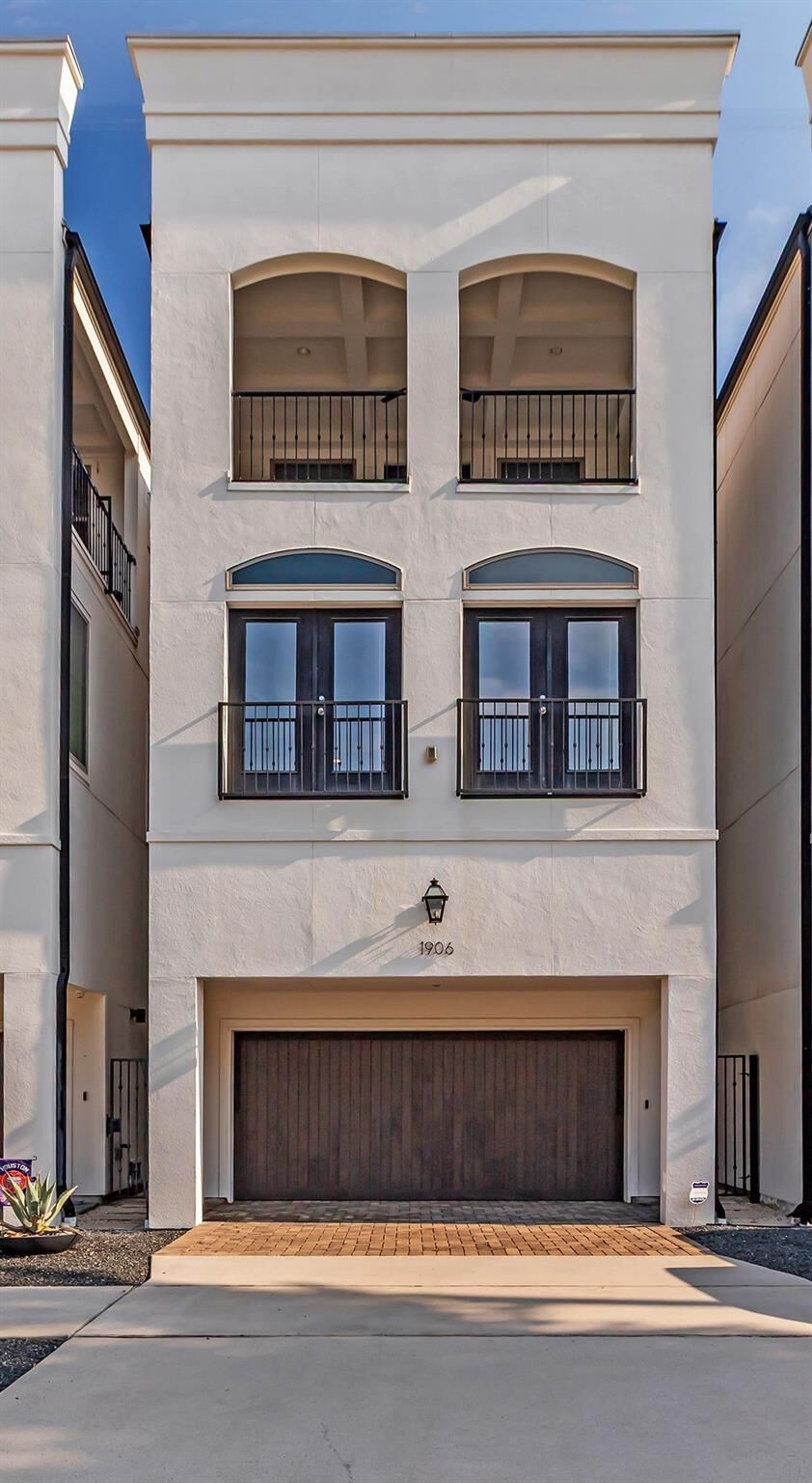 Property Photo:  1906 W 25th Street  TX 77008 