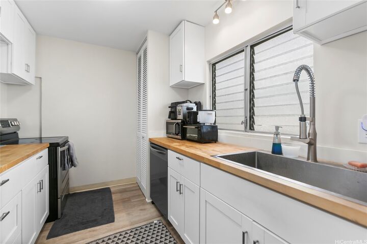 Property Photo: 1447 Kewalo Street 707 HI 96822