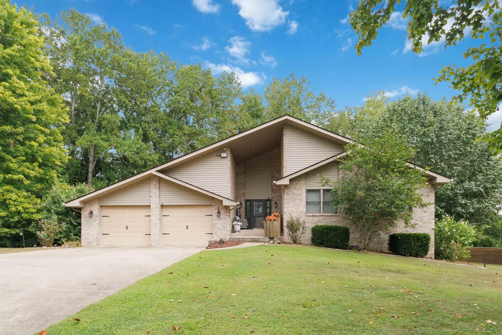 Property Photo:  146 Lake Walk Drive  KY 42503 