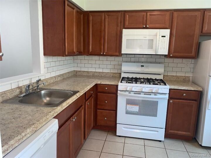 85 N Middletown Road C4  Nanuet NY 10954 photo
