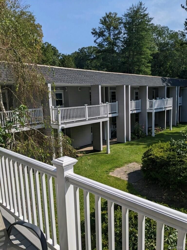 Property Photo: 10 Wild Oaks Road 202 NY 10526