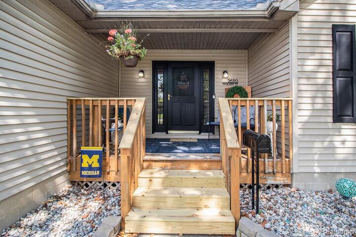 Property Photo: 26312 Ypsilanti Street MI 48134 1539