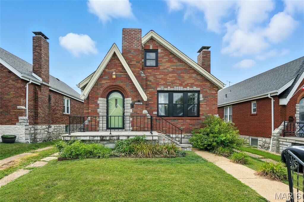 Property Photo: 6968 Hillsland Avenue MO 63109