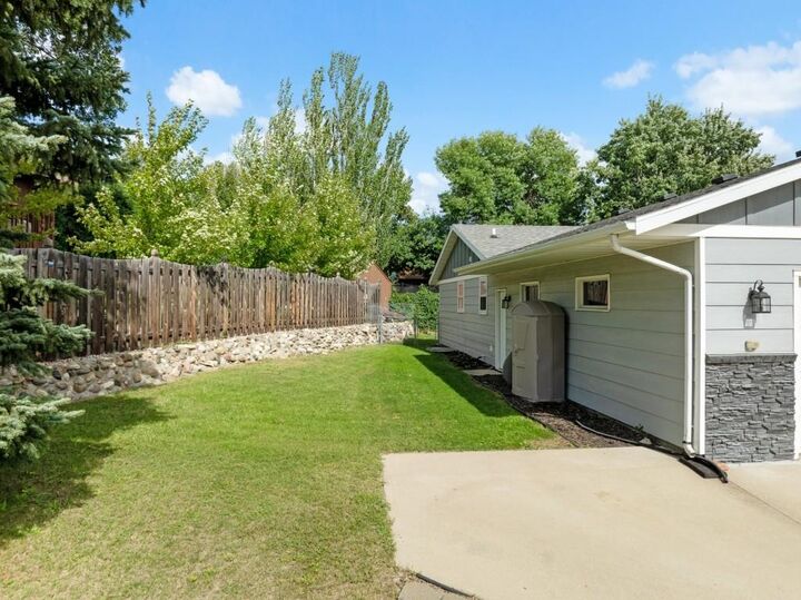 Property Photo:  916 26th St NW  ND 58703 