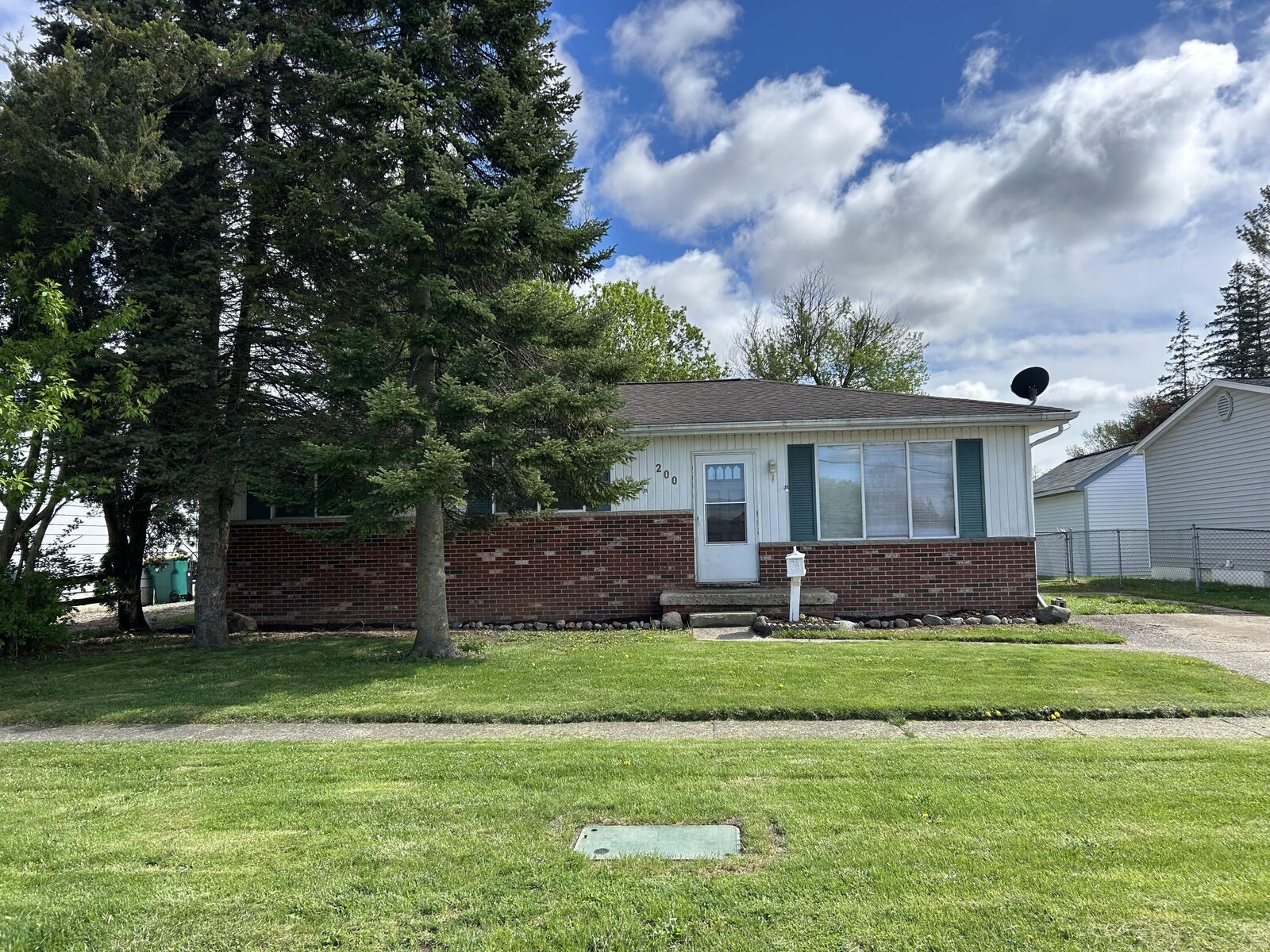 Property Photo: 200 E Vinewood Street MI 48429