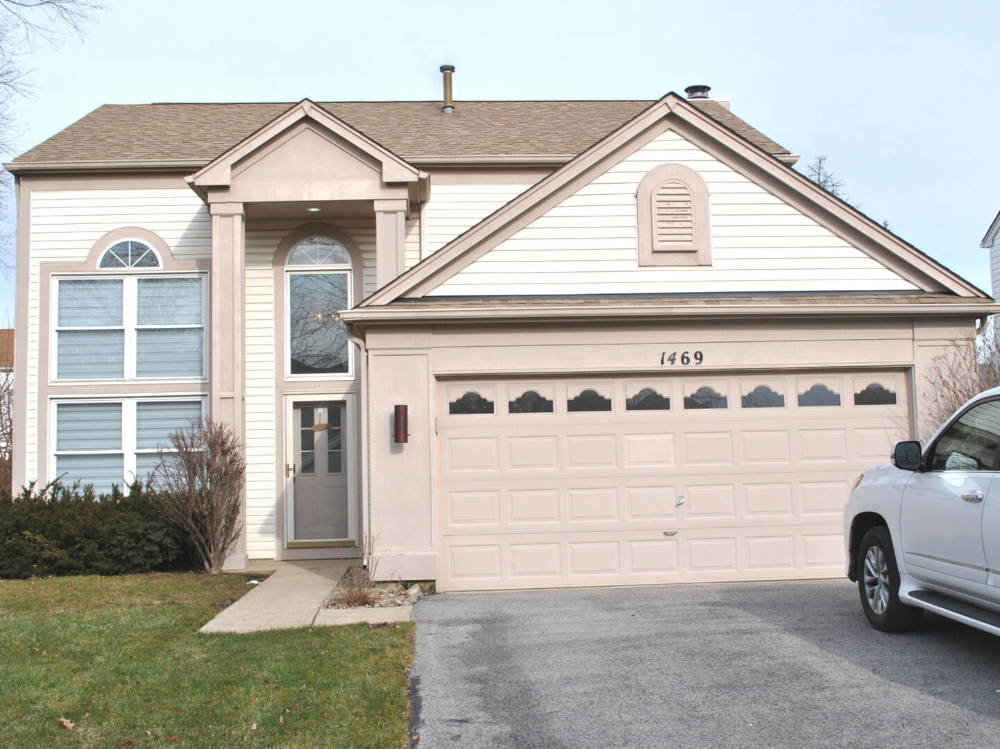 Property Photo: 1469 E Braymore Circle IL 60564