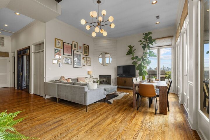 Property Photo: 1865 N Winnebago Avenue 4S IL 60647