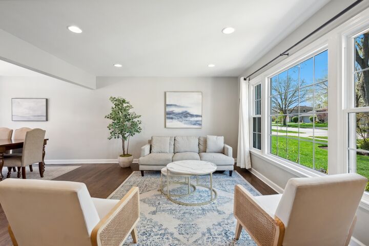Property Photo: 851 S Hillcrest Avenue IL 60126