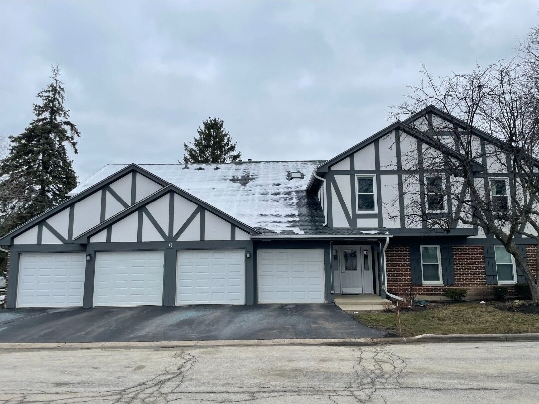 Property Photo: 43 W Fern Court 125 IL 60067