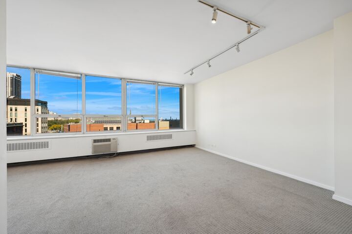 Property Photo: 70 W Burton Place 902 IL 60610