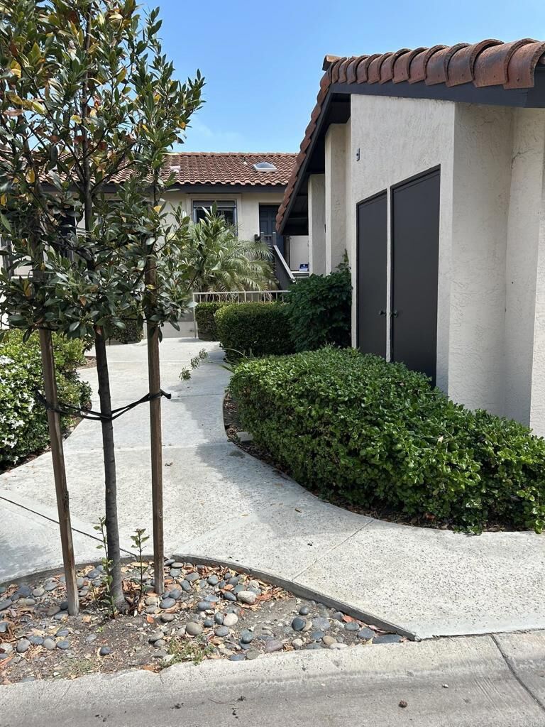 Property Photo:  2146 Valleydale Lane  CA 92024 
