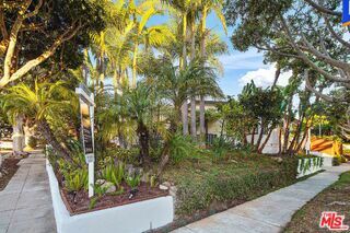 Property Photo:  1102 Maple Street  CA 90405