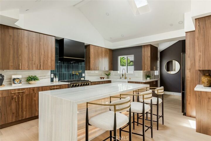 Property Photo:  10350 McCormick Street  CA 91601 