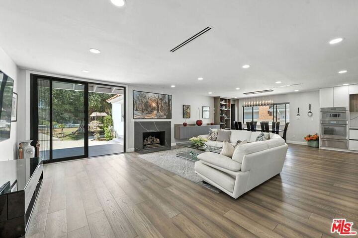 Property Photo: 18912 Pasadero Drive CA 91356